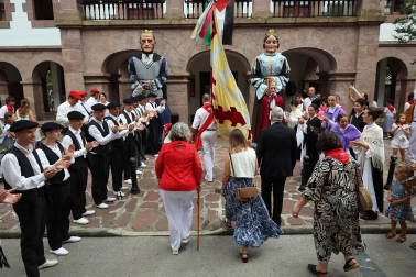 Trapatan y baile de la bandera en el día de San Pedro en las fiestas 2026 de Santesteban