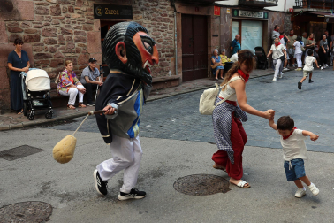 Trapatan y baile de la bandera en el día de San Pedro en las fiestas 2026 de Santesteban