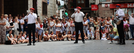 Trapatan y baile de la bandera en el día de San Pedro en las fiestas 2026 de Santesteban