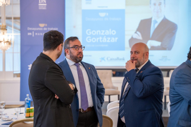 Fotos del desayuno de trabajo con Gonzalo Gortázar (CEO de CaixaBank)
