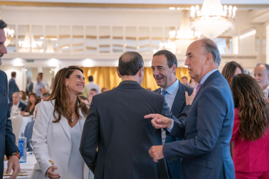 Fotos del desayuno de trabajo con Gonzalo Gortázar (CEO de CaixaBank)
