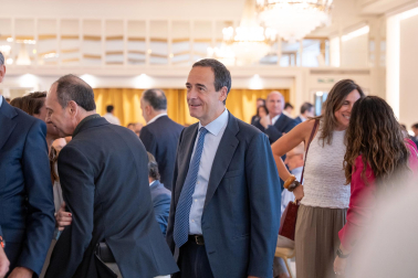 Fotos del desayuno de trabajo con Gonzalo Gortázar (CEO de CaixaBank)