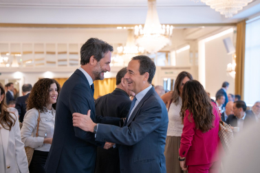 Fotos del desayuno de trabajo con Gonzalo Gortázar (CEO de CaixaBank)