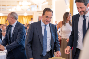 Fotos del desayuno de trabajo con Gonzalo Gortázar (CEO de CaixaBank)