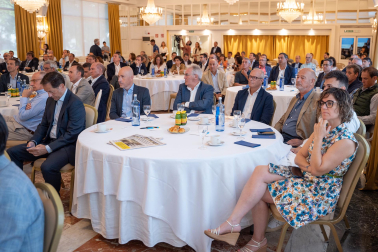 Fotos del desayuno de trabajo con Gonzalo Gortázar (CEO de CaixaBank)