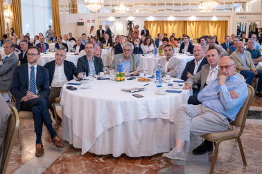 Fotos del desayuno de trabajo con Gonzalo Gortázar (CEO de CaixaBank)
