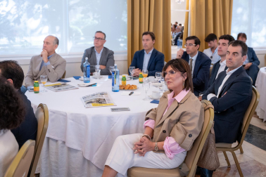 Fotos del desayuno de trabajo con Gonzalo Gortázar (CEO de CaixaBank)
