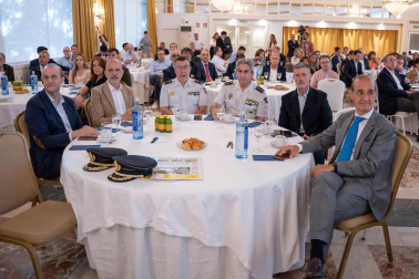 Fotos del desayuno de trabajo con Gonzalo Gortázar (CEO de CaixaBank)