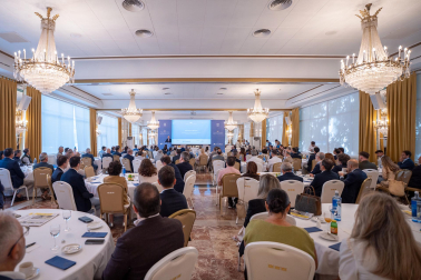 Fotos del desayuno de trabajo con Gonzalo Gortázar (CEO de CaixaBank)