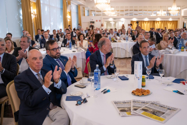 Fotos del desayuno de trabajo con Gonzalo Gortázar (CEO de CaixaBank)