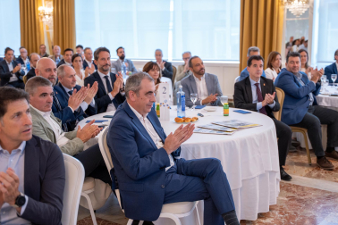 Fotos del desayuno de trabajo con Gonzalo Gortázar (CEO de CaixaBank)