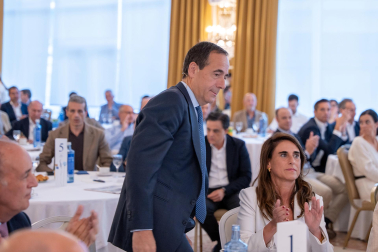 Fotos del desayuno de trabajo con Gonzalo Gortázar (CEO de CaixaBank)