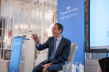 Fotos del desayuno de trabajo con Gonzalo Gortázar (CEO de CaixaBank)