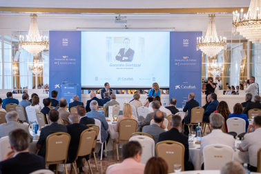 Fotos del desayuno de trabajo con Gonzalo Gortázar (CEO de CaixaBank)