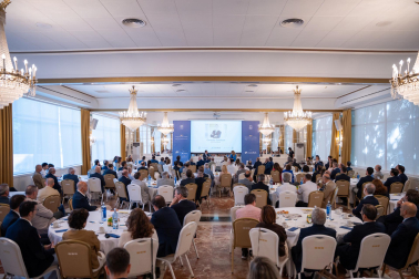 Fotos del desayuno de trabajo con Gonzalo Gortázar (CEO de CaixaBank)