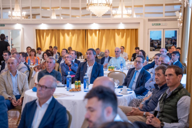 Fotos del desayuno de trabajo con Gonzalo Gortázar (CEO de CaixaBank)