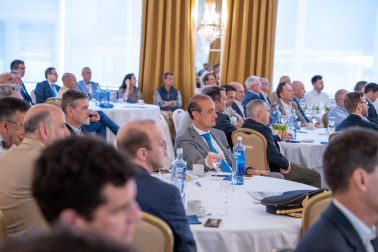 Fotos del desayuno de trabajo con Gonzalo Gortázar (CEO de CaixaBank)