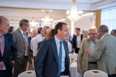 Fotos del desayuno de trabajo con Gonzalo Gortázar (CEO de CaixaBank)