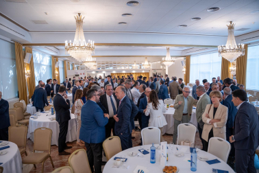 Fotos del desayuno de trabajo con Gonzalo Gortázar (CEO de CaixaBank)