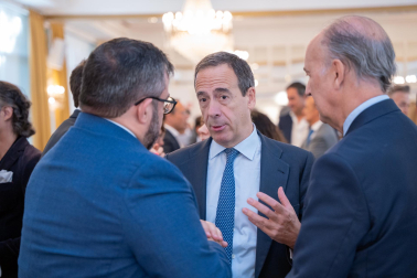 Fotos del desayuno de trabajo con Gonzalo Gortázar (CEO de CaixaBank)