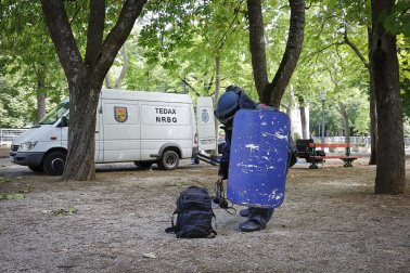 Fotos de la demostración del equipo Tedax-NRBQ de la Policía Nacional de Navarra, preparado para los Sanfermines
