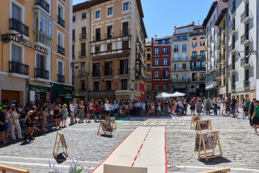 Foto de la manifestación de los activistas antitaurinos en Pamplona.