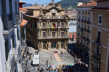Foto de la manifestación de los activistas antitaurinos en Pamplona.