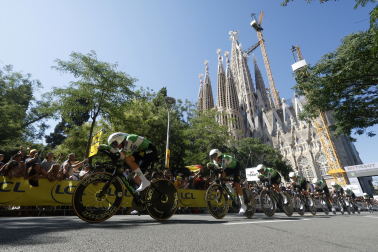 Caja Rural-RGA frente a la Sagrada Familia.