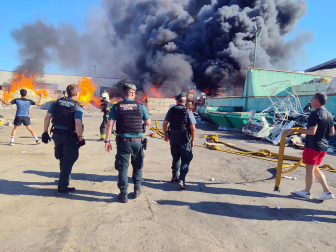 Fotos del incendio en una empresa de reciclaje de residuos de Cintruénigo