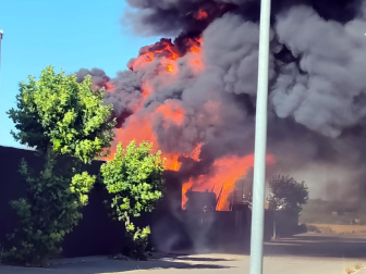 Fotos del incendio en una empresa de reciclaje de residuos de Cintruénigo