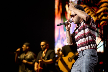 Fotos del concierto de Prince Royce y Romeo Santos en el Navarra Arena