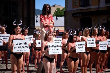 Concentración antitaurina de PETA Y AnimaNaturalis.
