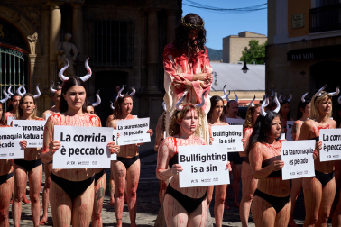 Concentración antitaurina de PETA Y AnimaNaturalis.