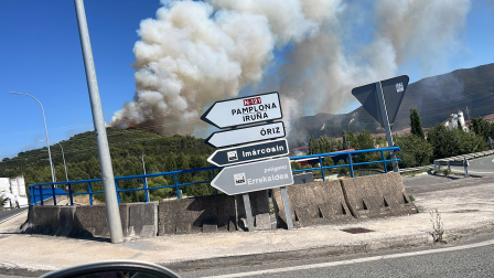 Foto del incendio de grandes dimensiones en Imárcoain.