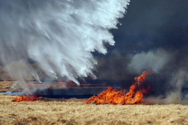 Fotos del incendio de grandes dimensiones en Imárcoain