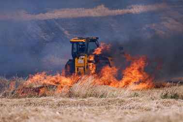 Fotos del incendio de grandes dimensiones en Imárcoain