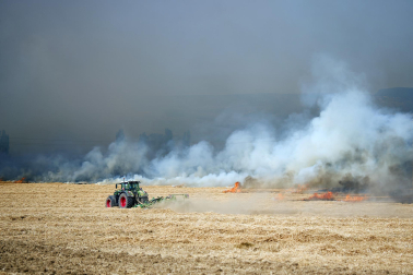 Fotos del incendio de grandes dimensiones en Imárcoain