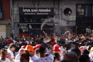 Ambiente en la Plaza del Ayuntamiento antes del Chupinazo
