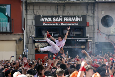 Ambiente en la Plaza del Ayuntamiento antes del Chupinazo