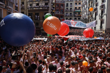 Ambiente en la Plaza del Ayuntamiento antes del Chupinazo