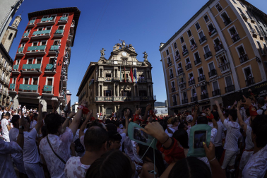 Chupinazo en la plaza del Ayuntamiento