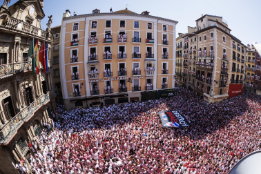 Chupinazo en la plaza del Ayuntamiento