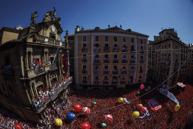 Chupinazo en la plaza del Ayuntamiento