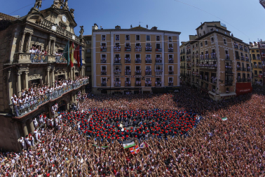 Chupinazo en la plaza del Ayuntamiento