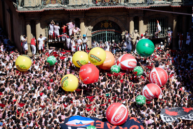 Chupinazo en la plaza del Ayuntamiento