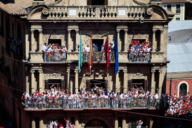 Chupinazo en la plaza del Ayuntamiento