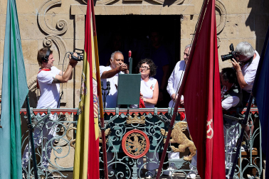 Chupinazo en la plaza del Ayuntamiento