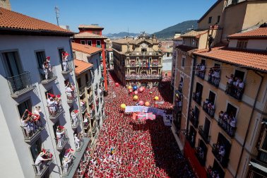 Chupinazo en la plaza del Ayuntamiento