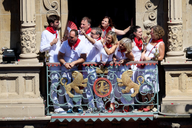 Chupinazo en la plaza del Ayuntamiento