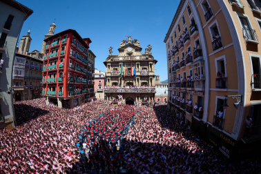 Chupinazo en la plaza del Ayuntamiento